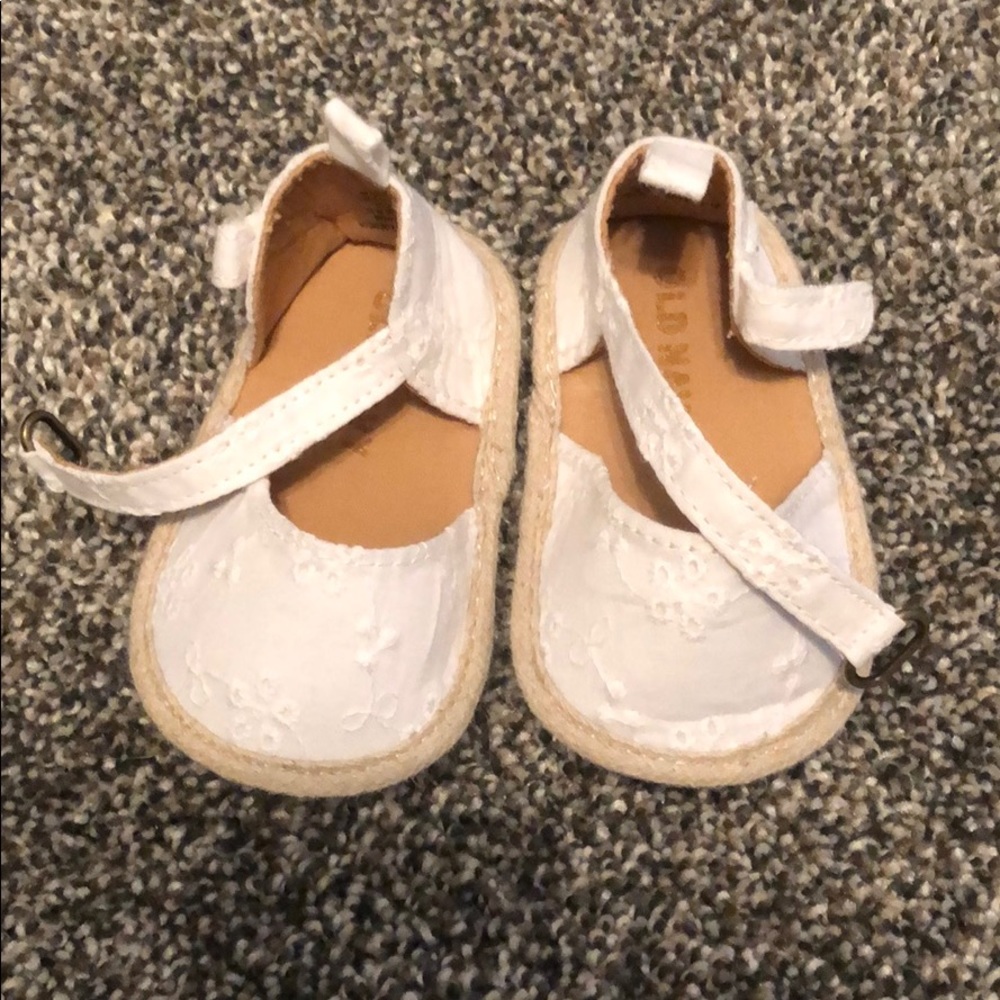 Infant girls summer white shoe